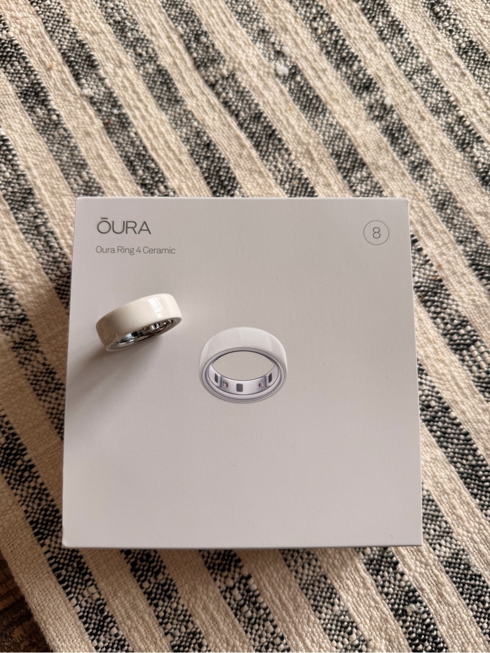 Oura Ring 4 Ceramic- cloud size 8